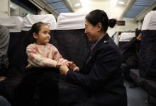 寒风中的等候：这趟公益慢火车，载着温情穿越山海 - 大风热搜网