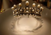 绝处逢生！卢浮宫遭劫珍冠惊现'压痕累累却完好如初'奇迹 - 大风热搜网