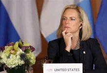 美国国土安全部发言人突然离职，强硬派代言人卸任，背后藏多重争议 - 大风热搜网