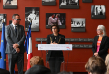 惊天劫案!卢浮宫7600万英镑皇室珠宝被盗,女馆长引咎辞职 - 大风热搜网