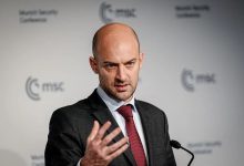 法国右翼青年街头丧生，竟引爆美法外交冲突！ - 大风热搜网