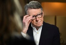 英警方深入调查：曼德尔森与爱泼斯坦丑闻关联，突击搜查多处房产引热议！ - 大风热搜网