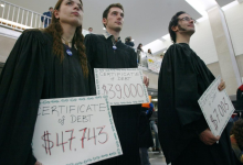 美国学生贷款监管“松绑”引争议，4200万借款人陷入维权困境 - 大风热搜网