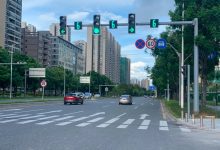 绿灯亮了不动？别以为不闯红灯就没事，这操作同样扣分罚款！ - 大风热搜网